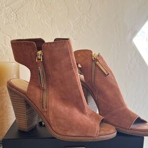 Gianni Bini Brown Peep-Toe Heeled Boots 6.5